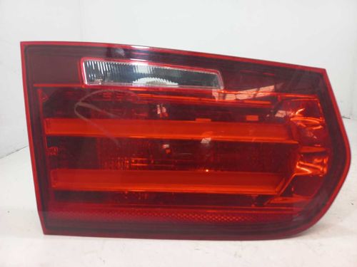 LANTERNA DA TAMPA ESQUERDA BMW 320 2.0 2014